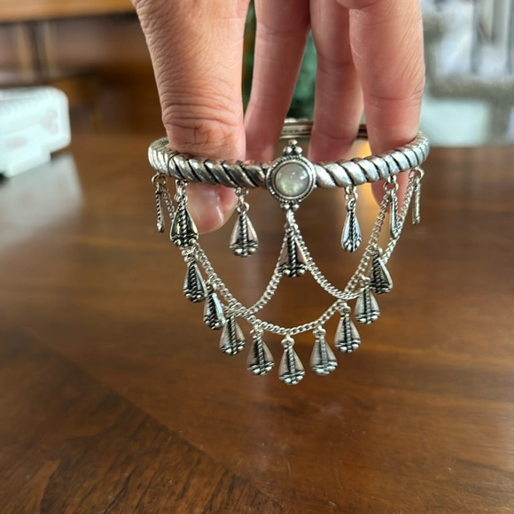 Silver Vintage arm Band with Opal Center - Picture 2 of 2